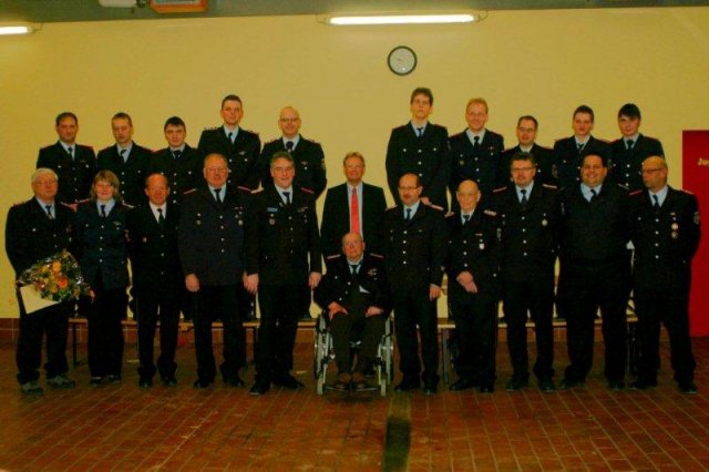 2012-02-11 -22- JHV FF BLtbg alle Geehrten, Befoerderten, Gaeste (1)